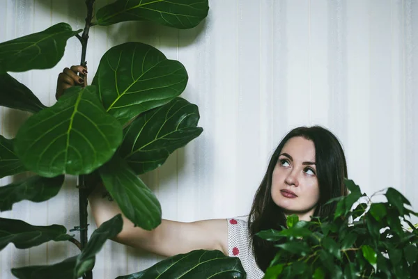 Pretty Brunette Girl Sitting Flowerpot Floor Living Room Looking Distance — Stock Photo, Image