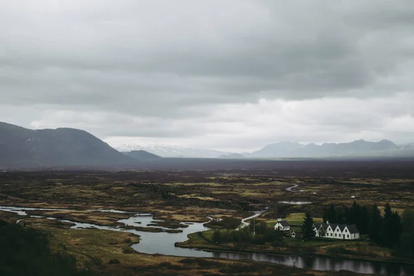 Frio paisagens sombrias do Parque Nacional Thingvellir na Islândia em — Fotografia de Stock