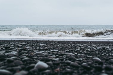 İzlanda 'da Atlantik Okyanusu Dalgaları