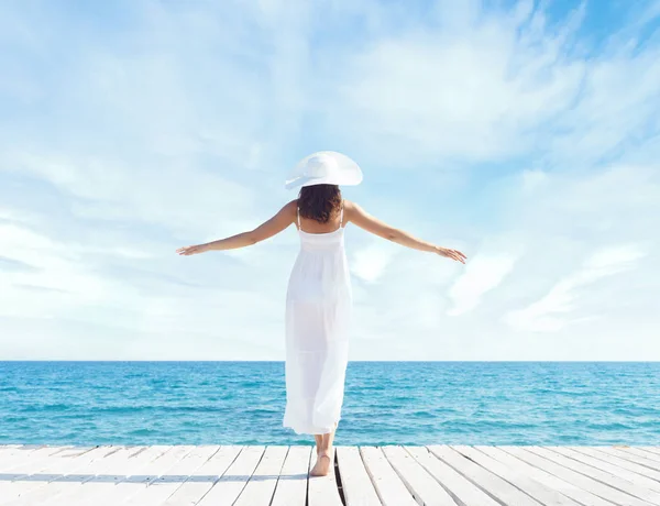 Jong Mooi Gezond Meisje Houten Pier Zomer Vakantie Resort Reizen — Stockfoto