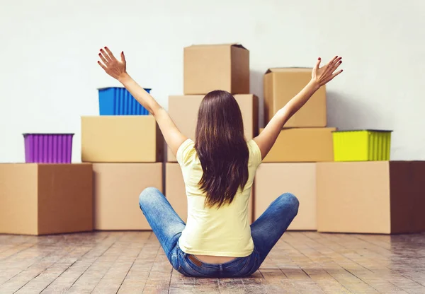 Nouveau Concept Maison Jeune Femme Avec Des Boîtes Dans Maison — Photo