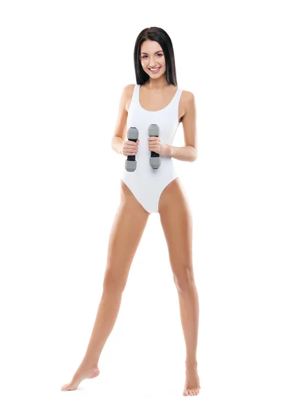 スポーティなフィットの女の子が白で隔離ダンベルをポンプします スポーツ フィットネス 健康的なライフ スタイルのコンセプト — ストック写真