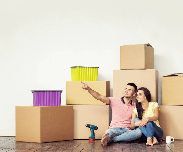 Young Loving Couple Moving New House Man Woman Tools Boxes — Stock Photo, Image