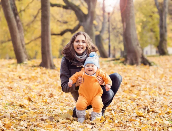 Mother Playing Park Her Toddler Baby Mom Son Seasonal Autumn — Stock Photo, Image