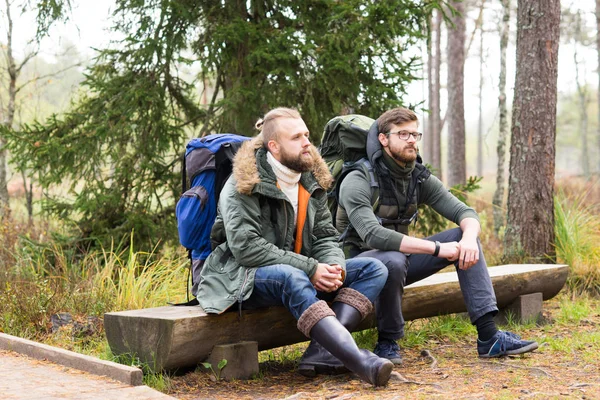 Camp Adventure Traveling Friendship Concept Man Backpack Beard His Friend — Stock Photo, Image