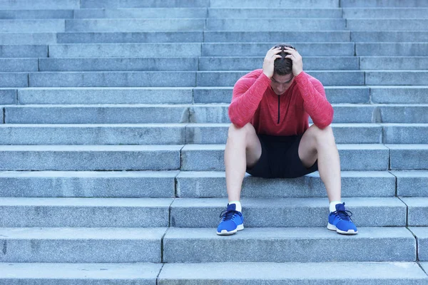 Uomo Giovane Sportivo Che Allena All Aperto Abbigliamento Sportivo Ragazzo — Foto Stock