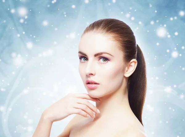 Retrato Mujer Joven Hermosa Saludable Sobre Fondo Navidad Invierno Salud —  Fotos de Stock