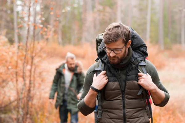 Hiking in forest. Camp, adventure, traveling concept. — Stock Photo, Image