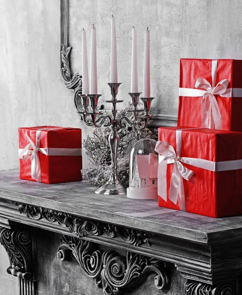 Різдвяний Фон Старовинний Камін Свічкою Подарунковими Коробками Ліцензійні Стокові Фото