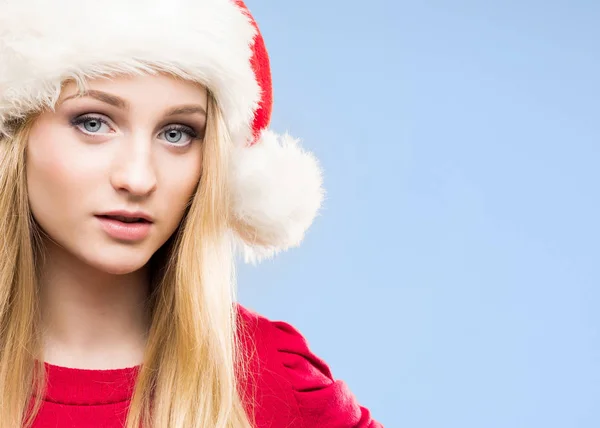 Retrato Mulher Loira Atraente Sobre Fundo Natal Com Neve — Fotografia de Stock