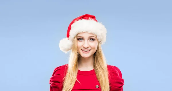 Muchacha Atractiva Hermosa Sombrero Navidad Sobre Fondo Invierno Con Copos —  Fotos de Stock