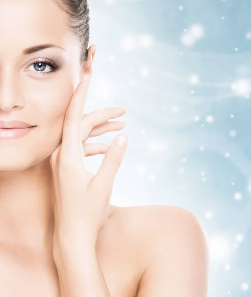 Zimní Portrét Mladé Krásné Ženy Face Lifting Kosmetiku Zdravotnické Koncepce — Stock fotografie
