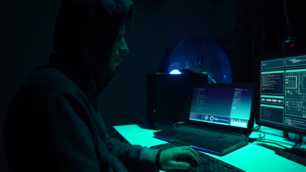 Hacker Membuat Penipuan Cryptocurrency Menggunakan Perangkat Lunak Virus Dan Antarmuka — Stok Video