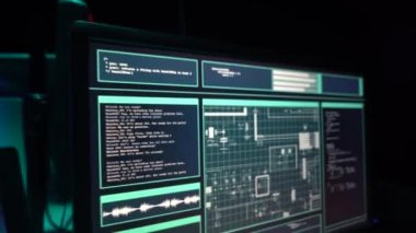 Internet dolandırıcılığı, darknet, veri hırsızlar, cybergrime kavramı. Sunucu hükümet hacker saldırı. Tehlikeli suçlular virüs programları Bodrum katında kodlama.