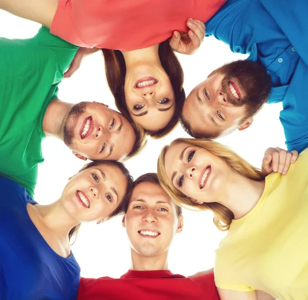 Büyük Grup Gülümseyen Arkadaşıyla Birlikte Kalmak Beyaz Arka Plan Üzerinde — Stok fotoğraf