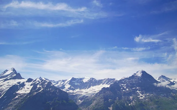 グリンデルワルトとユングフラウのアルプス山脈 ベルナー 高原の風景の背景 アルプス ハイキングのコンセプト — ストック写真