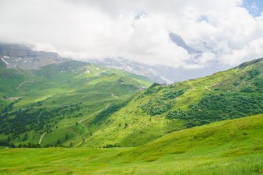 Dağ doruklarına landskape arka plan. Jungfrau, Bernese highland. Alpler, turizm, seyahat ve macera kavramı hiking