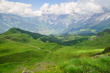 Dağ doruklarına arka plan manzara. Jungfrau, Bernese highland. Alpler, turizm, seyahat ve macera kavramı hiking