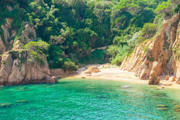Prachtig Uitzicht Baai Van Exotische Kust Een Blauwe Lagune Catalonië — Stockfoto