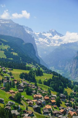 Dağ doruklarına arka plan manzara. Lauterbrunnen, Jungfrau, Bernese highland. Alpler, turizm yolculuk yürüyüş kavramı
