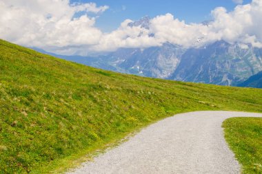 Dağ doruklarına arka plan manzara. Jungfrau, Bernese highland. Alpler, turizm, dağlar kavram hiking yolculuk