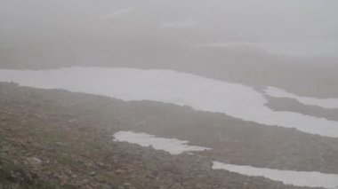 Dağ doruklarına arka plan manzara. Jungfrau, Bernese highland. Alpler, turizm, seyahat ve macera kavramı hiking