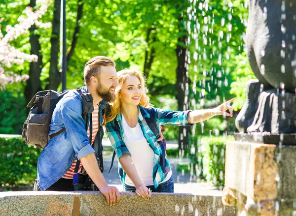 Jonge Gelukkig Liefdevol Paar Met Datum Stad Betrekkingen Vriendschap Liefde — Stockfoto