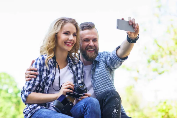 Junges Liebespaar Macht Selfie Foto Freien Liebe Beziehungen Und Date — Stockfoto