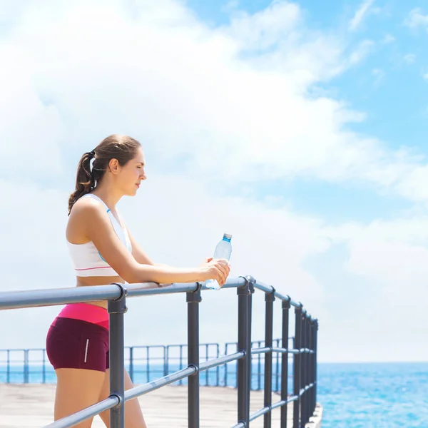 Femme Jeune Sportive Entraînant Dans Une Salle Gym Extérieure Concept — Photo