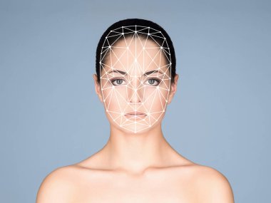 Scnanning kılavuz yüzünde çekici kadın portresi. Yüz kimliği, güvenlik, yüz tanıma, geleceğin teknolojisi kavramı.