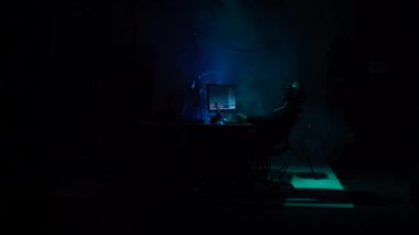 Adam oyun sanal gerçeklik komada geceleri vr kulaklık. Cyberpunk, teknoloji ve bilim kurgu kavramı.