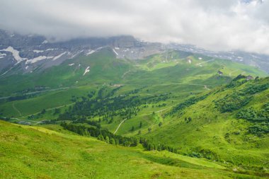 Dağ doruklarına arka plan manzara. Jungfrau, Bernese highland. Alpler, turizm yolculuk yürüyüş kavramı
