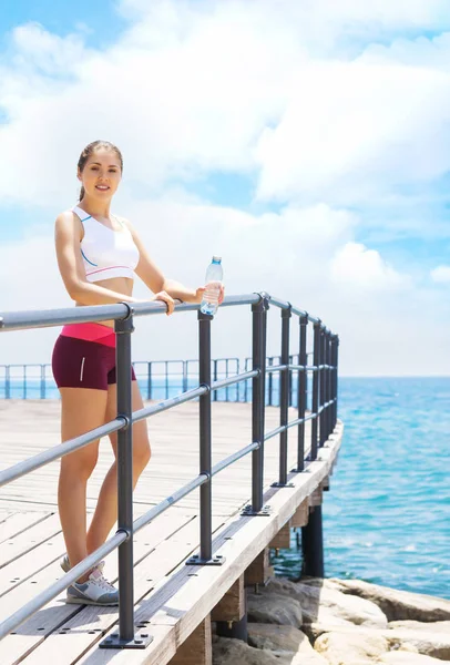 Entrenamiento Mujer Joven Deportiva Gimnasio Aire Libre Concepto Fitness Deporte — Foto de Stock