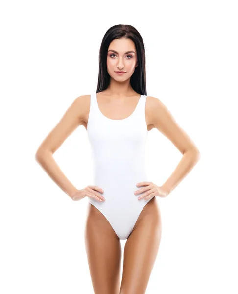 フィット そして白い水着で美しいブルネットの少女 ヘルスケア ダイエット スポーツ フィットネスの概念 — ストック写真