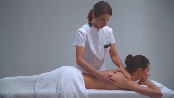 Junge Frau Kurort Traditionelle Heiltherapie Und Massagen Gesundheit Hautpflege Massage — Stockvideo