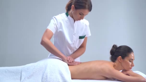 Mujer Joven Spa Terapia Curativa Tradicional Tratamientos Masaje Salud Cuidado — Vídeos de Stock