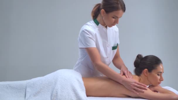 Uma Jovem Spa Terapia Cura Tradicional Tratamentos Massagem Saúde Cuidados — Vídeo de Stock