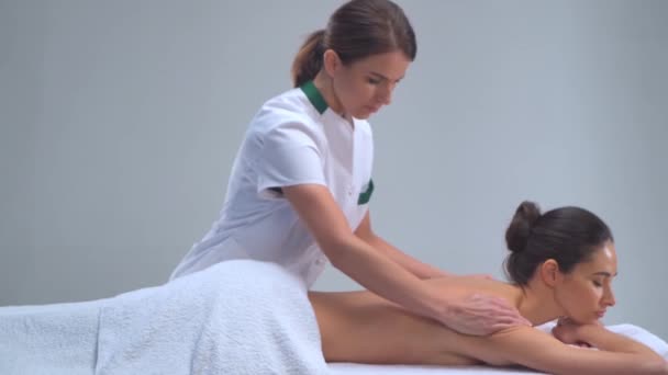 Ung Kvinna Spa Traditionella Helande Terapi Och Massera Behandlingar Hälsa — Stockvideo