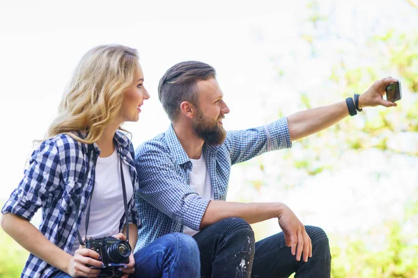 Junges Liebespaar Macht Selfie Foto Freien Liebe Beziehungen Und Date — Stockfoto