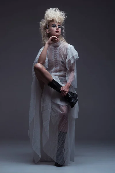 Portrait Jeune Belle Mannequin Mode Robe Blanche Femme Blonde Avec — Photo