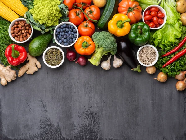 Hälsosamma Matingredienser Färska Grönsaker Frukt Och Supermat Näring Kost Veganskt — Stockfoto