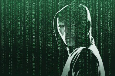 Dijital arka plan üzerinde anonim bilgisayar korsanı. Gizlenmiş karanlık yüz maskesi ve hood. Veri hırsız, internet saldırı, darknet dolandırıcılık, tehlikeli bir virüs ve siber güvenlik kavramı.