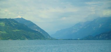 Alp zirveleri manzara arka plan. Jungfrau, Bern yaylası. Alpler, turizm, yolculuk, yürüyüş konsepti Interlaken Bernese yaylası