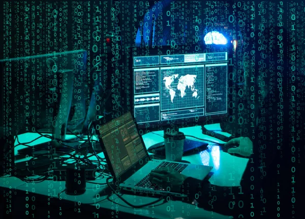 Gesuchte Hacker Programmieren Viren Ransomware Mit Laptops Und Computern Keller — Stockfoto
