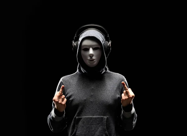 Számítógépes Hacker Fehér Maszk Kapucnis Portréja Kitakart Sötét Arca Adatokat — Stock Fotó