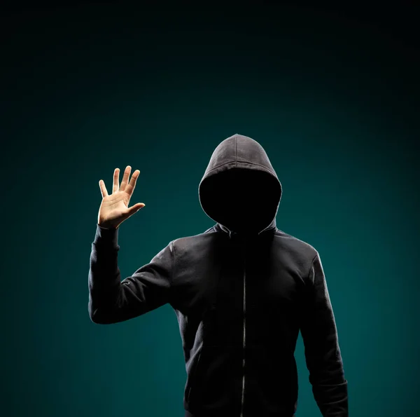 Портрет Компьютерного Хакера Толстовке Затемненное Темное Лицо Воровство Данных Интернет — стоковое фото
