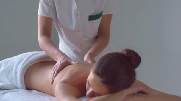 Ung Kvinna Spa Traditionella Helande Terapi Och Massera Behandlingar Hälsa — Stockvideo