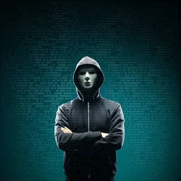 Portret Haker Białej Masce Kapturem Zasłoniętą Twarz Ciemny Koncepcja Bezpieczeństwa — Zdjęcie stockowe