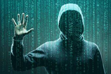 Maske ve kapüşonlu ikili arka plan üzerinde bilgisayar korsanı. Gizlenmiş karanlık yüzü. Veri hırsız, internet dolandırıcılık, darknet ve siber güvenlik kavramı.