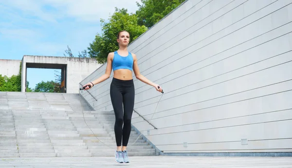 Chica Morena Joven Forma Deportivo Ropa Deportiva Mujer Haciendo Deportes — Foto de Stock